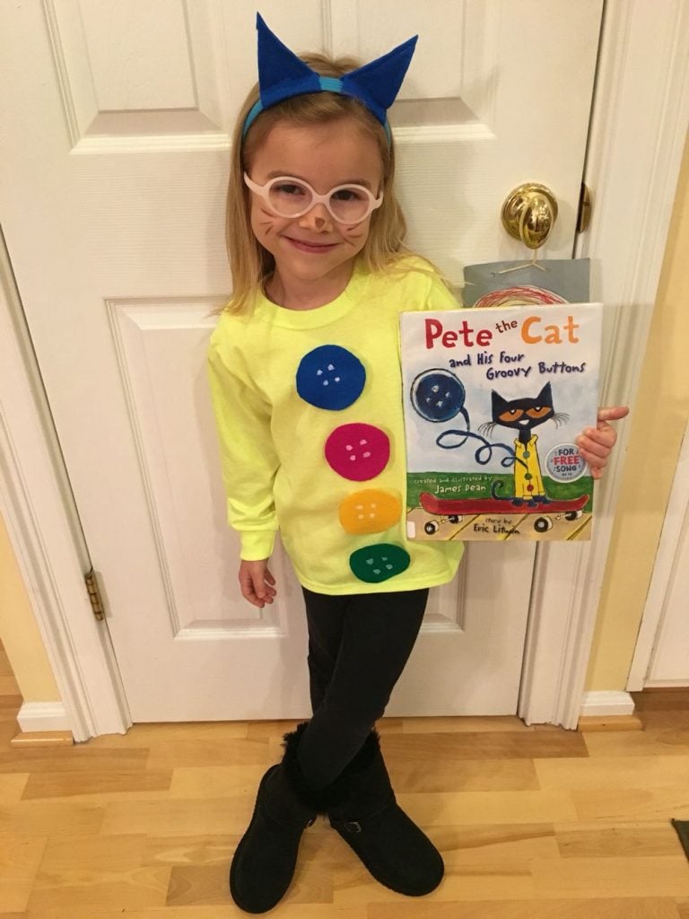 Child dressed as pete the cat book from Prestastyle blog