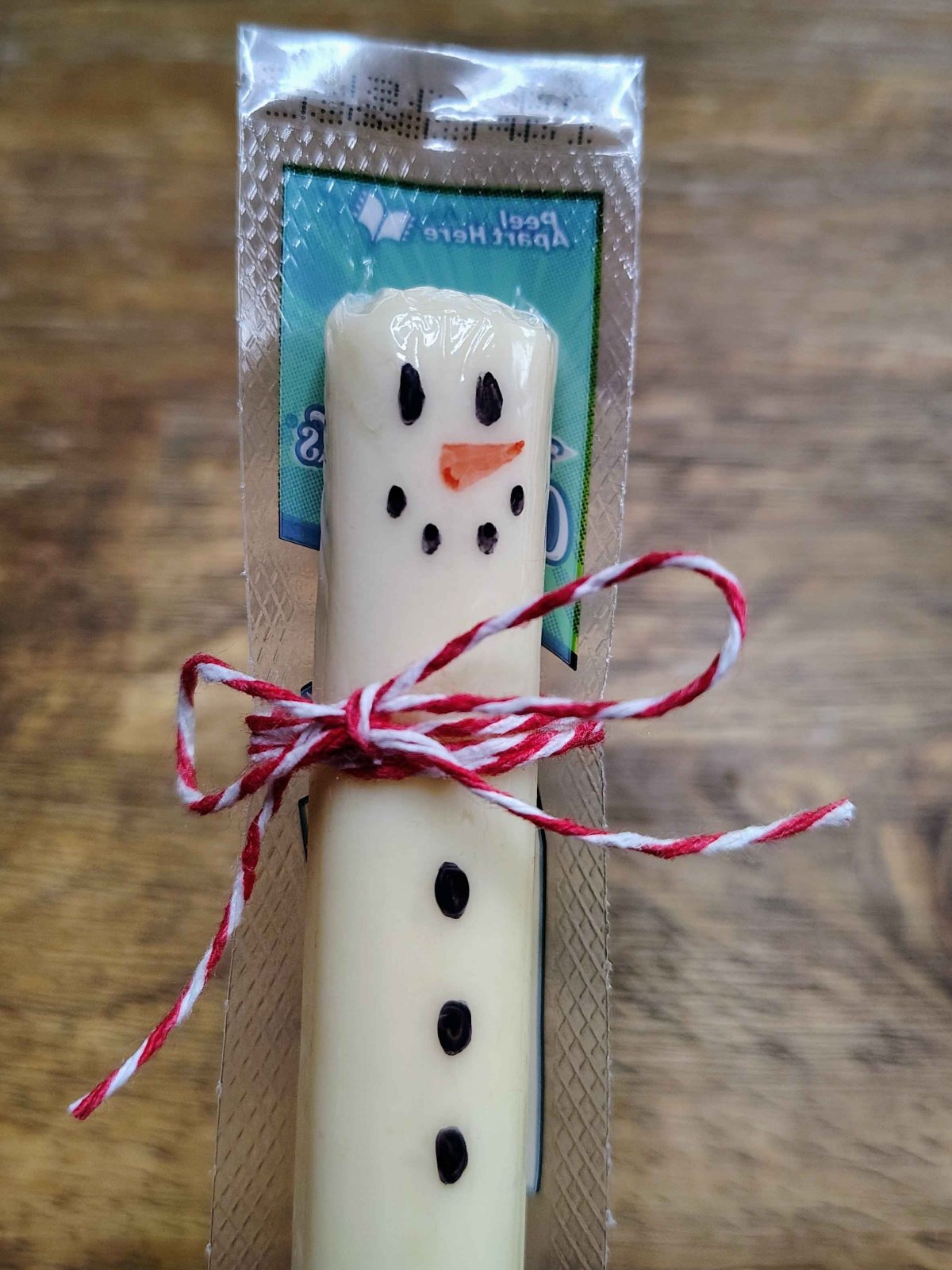 Christmas Snacks Craft- Step 10 - String tied to look like a scarf - Kids Activities Blog