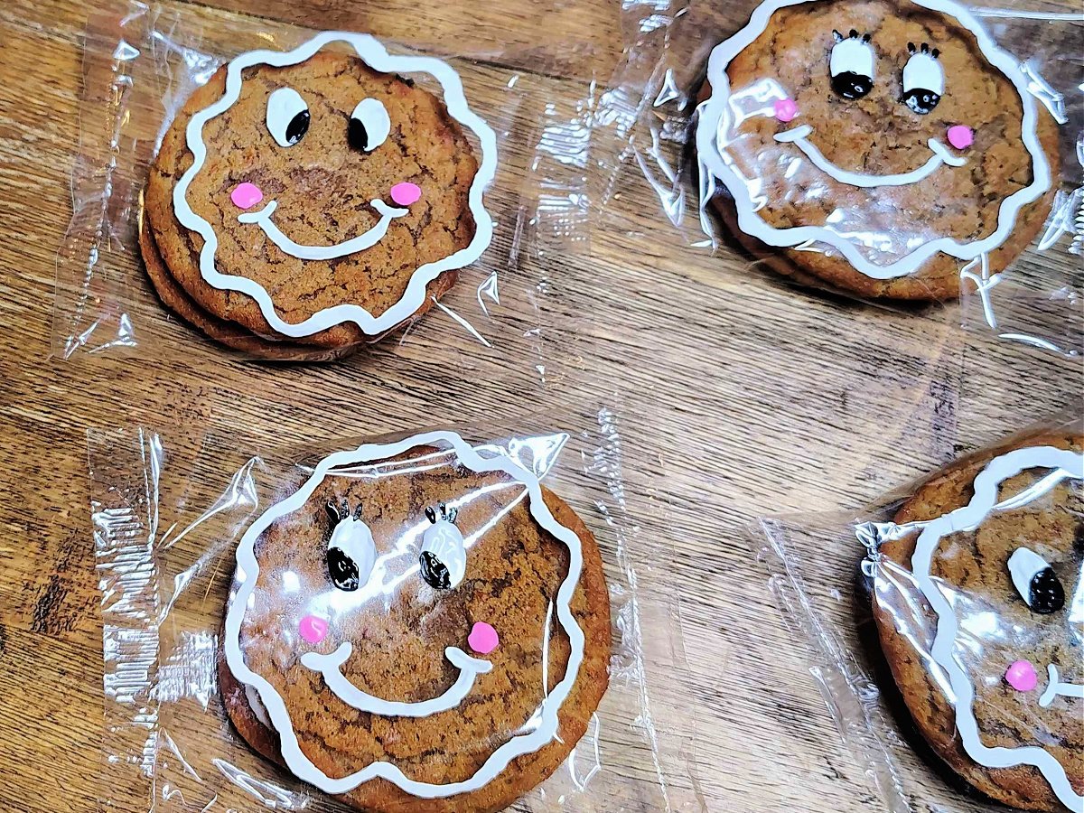 Gingerbread Man Craft- Step 3 - Add rose cheeks and black pupils and eye lashes - Kids Activities Blog