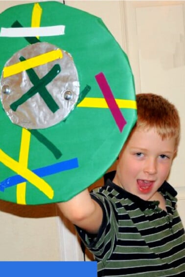 How to make a viking shield with cardboard and paper - Kids activities blog