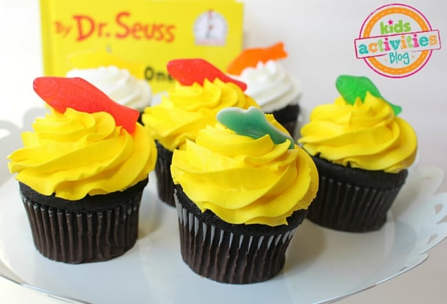 One Fish Two Fish Cupcakes for Dr Seuss day - Kids Activities Blog